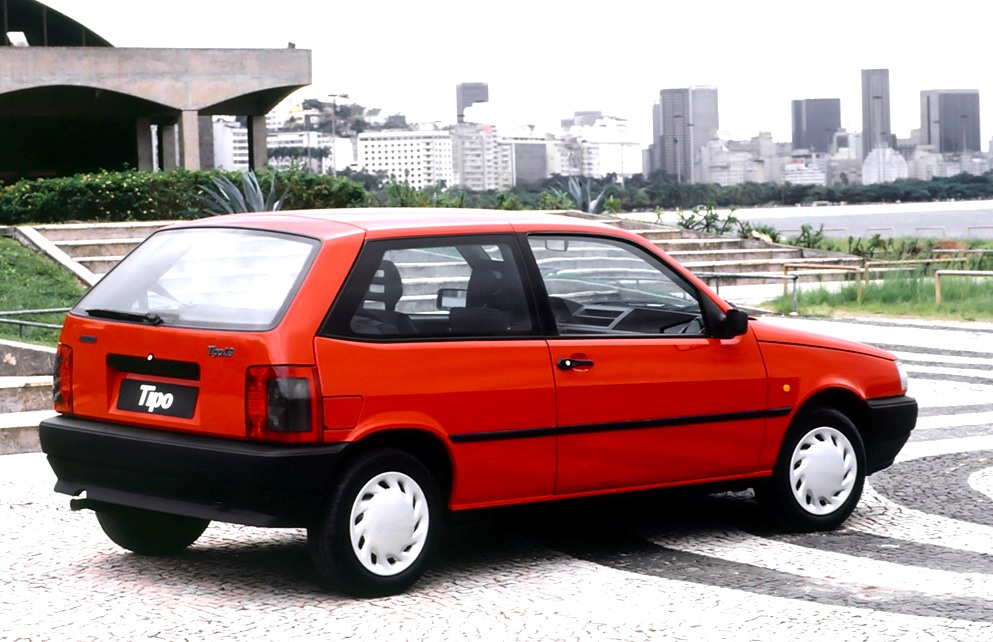 The Fiat Tipo led the Brazilian market in January 1995 with 13298 sales