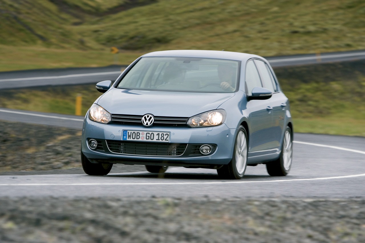 http://bestsellingcarsblog.com/wp-content/uploads/2010/11/vw-golf-2009c.jpg