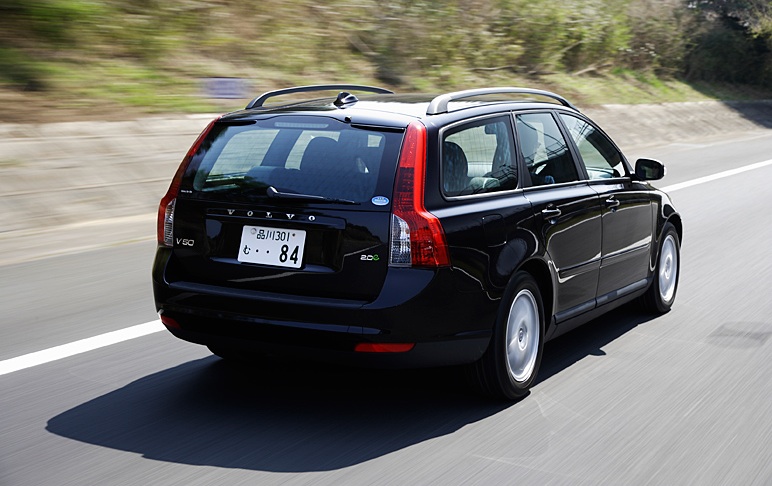 Volvo V50 Japan December 2010