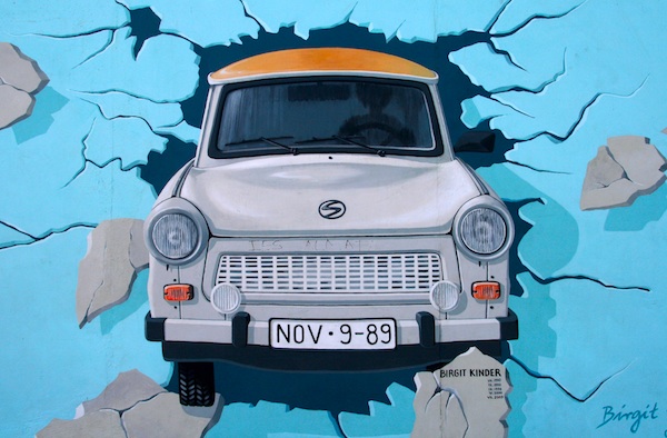 Trabant Berlin Wall 1989 June 5th 2011 matgasnier Leave a comment Go to 