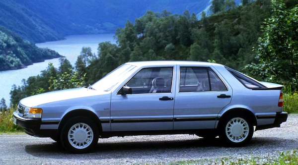 The VW Golf stays 2 in'89 with a strong 5 market share but drops to 3 in