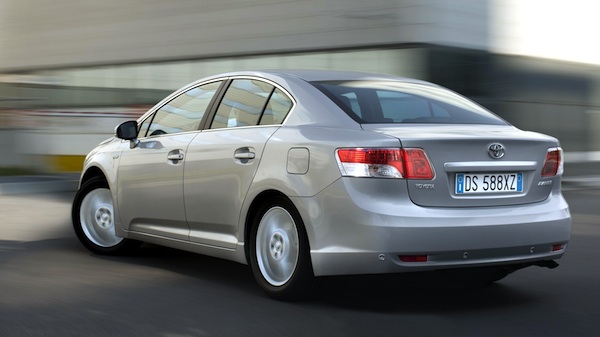 Toyota Avensis Finland December 2011