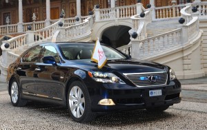 Lexus LS600h Monaco 2011
