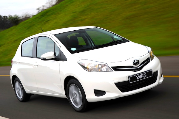 toyota auris vs yaris #3