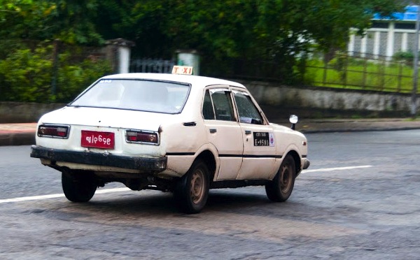 Old-taxi-Myanmar-2012.jpg