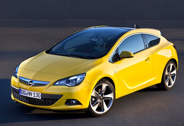 Opel Astra GTC Singapore August 2012