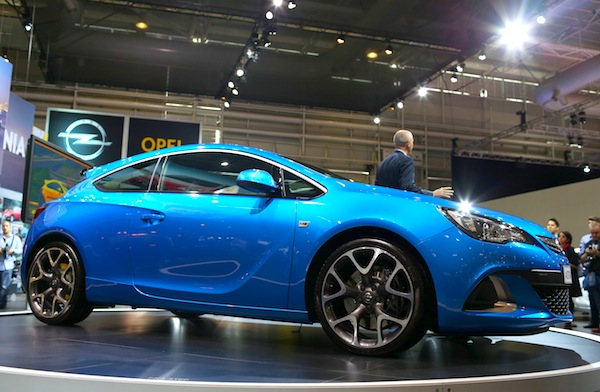 Opel-Astra-OPC-Sydney-Motor-Show-October-2012.jpg