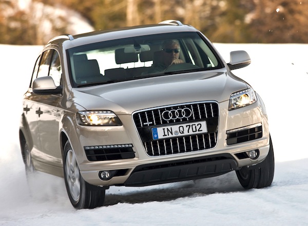 http://bestsellingcarsblog.com/wp-content/uploads/2013/01/Audi-Q7-Iceland-January-2013.jpg