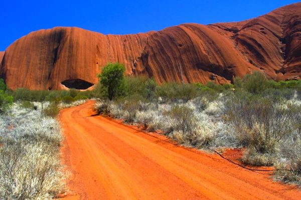 Ayers Rock Uluru Australia. Picture courtesy of holidaycityflash.com