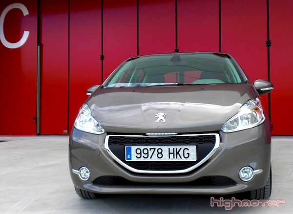 Peugeot 208 Spain December 2012