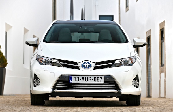 Toyota Auris Greece March 2013