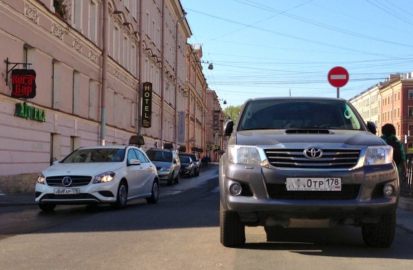 21 Toyota Hilux Mercedes A Class