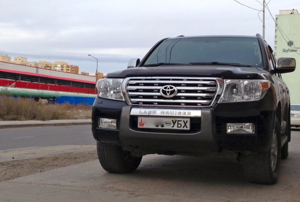 1 Toyota Land Cruiser