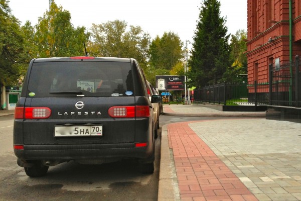 15 Nissan Lafesta
