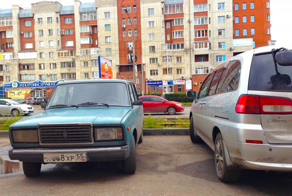 16 Lada 2107 Nissan Liberty