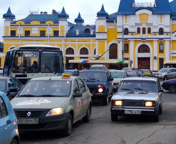 2 Renault Logan Lada Classic