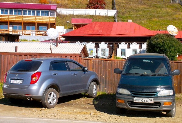 27 SsangYong Actyon Nissan Serena