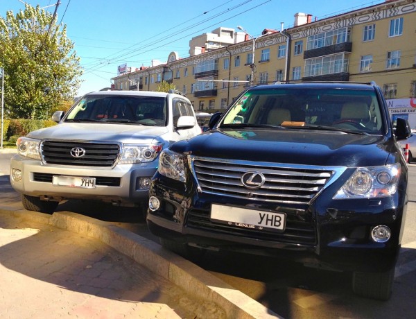 3 Lexus LX