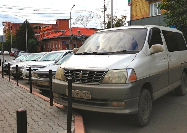 3b Toyota Grand Hiace