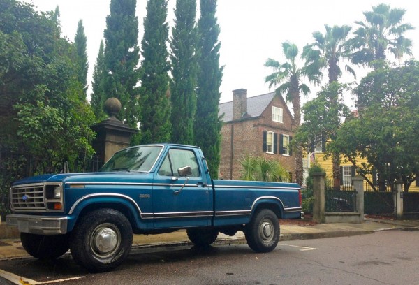 11. Ford F250 vintage Charleston