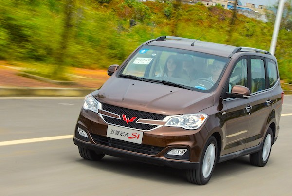 Wuling Hongguang S1 China September 2015. Picture courtesy auto.sina.com.cn