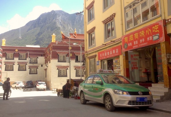 1. VW Jetta Taxi Kangding China 2016