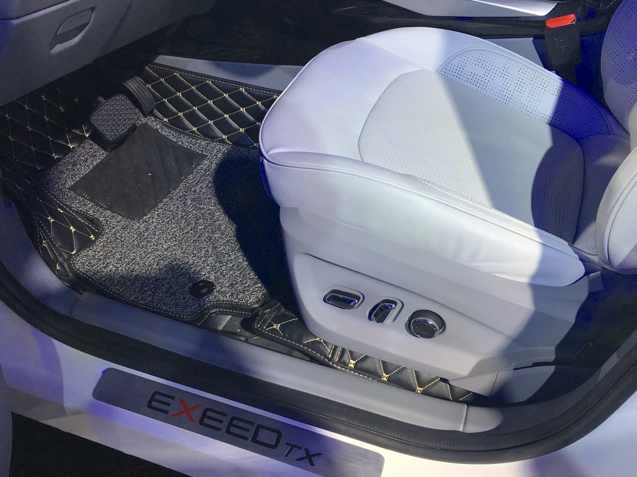 Exeed TX interior 2 – Best Selling Cars Blog