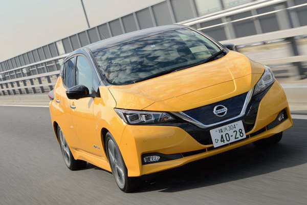 Yellow nissan deals leaf