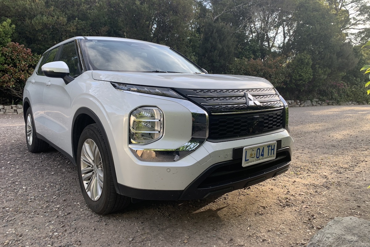 quick-test-drive-mitsubishi-outlander-best-selling-cars-blog